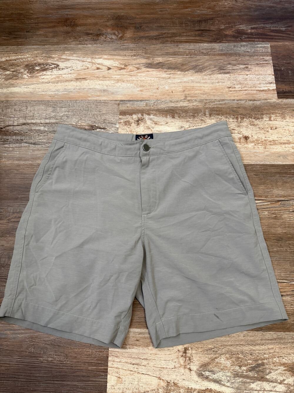 Faherty Men's All Day Shorts Size 33 Grey GUC golf vaca summer sweat wicking